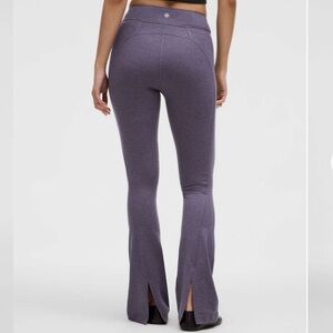 Lululemon Soft Sueded Split-Hem High-Rise Mini-Flare Pant Regular
Nightfall Sz 0
